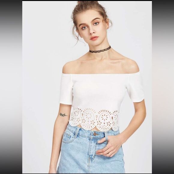 Beautiful White Shoulder-less Crop Top - Picture 1 of 5